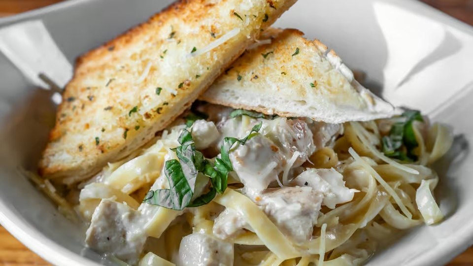 Fettuccine with grilled chicken and garlic bread at Panino's North Oaks